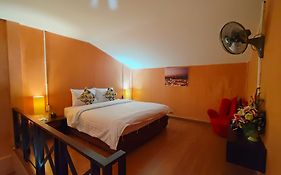 Retro Box Hotel Chumphon